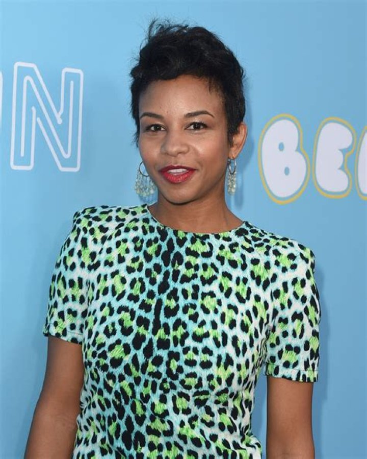 Aasha Davis Bio, Wiki, Age, Height, Sister, Husband, Son, Movies, Tv Shows and Net Worth ·