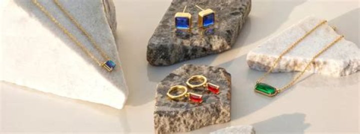 Can you wear jewelry through TSA?