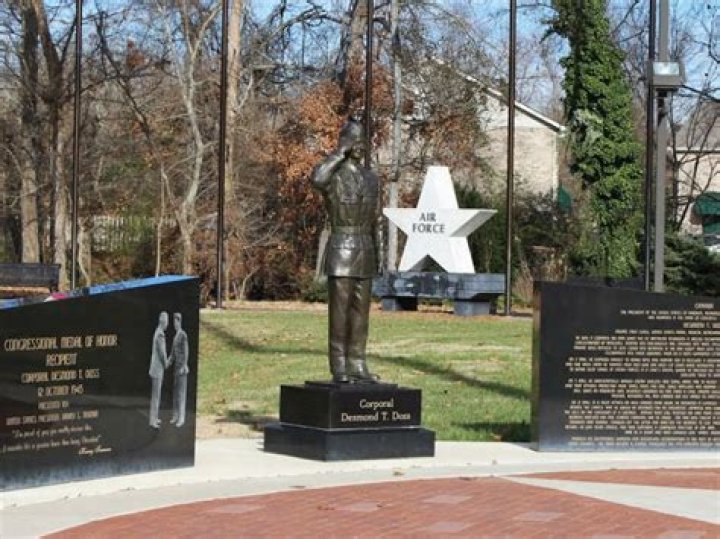 Desmond Doss Statue, Biography, Wikipedia, Wiki, Wife, Brother, Farther, Family