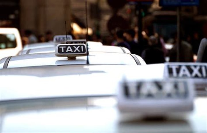 Do taxis in Italy take credit cards?