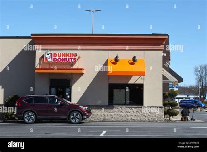 Dunkin' Drive-Thru Surprise: Raccoon's Perfect Etiquette Leaves Patient Customer in Awe