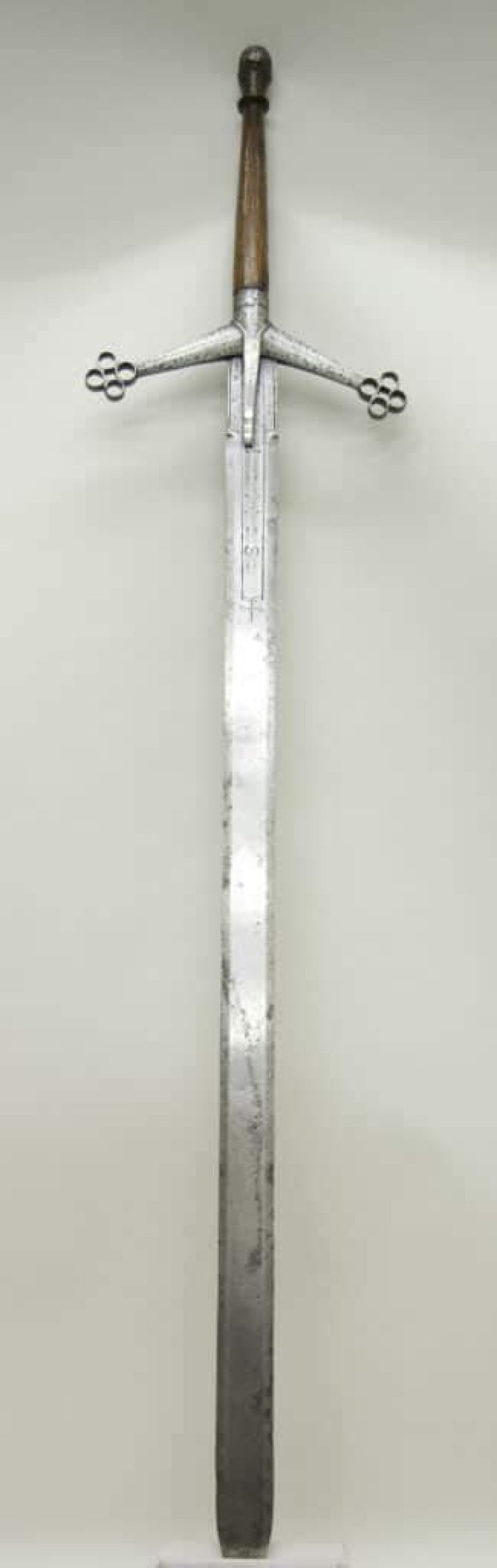 How much did a sword weigh in medieval times? |