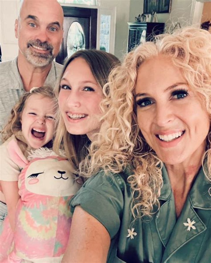 Kimberly Schlapman Wiki, Biography, Net Worth, Husband, Height, Maiden Name, Family, Daughter