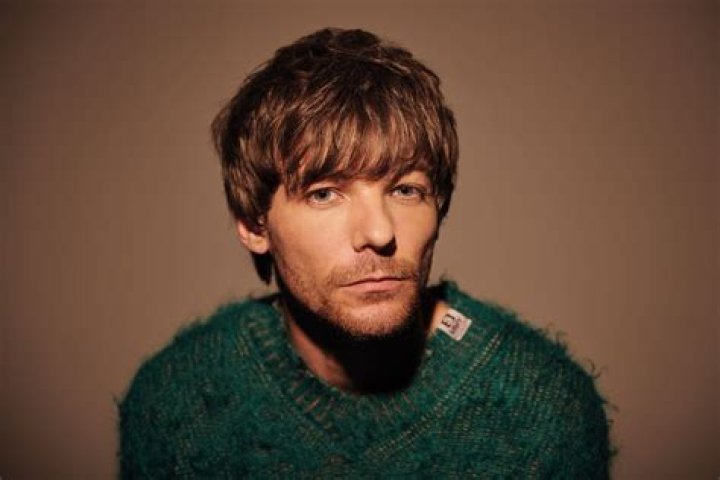 Louis Tomlinson Is Back With His Long-Time Girlfriend Eleanor Calder
