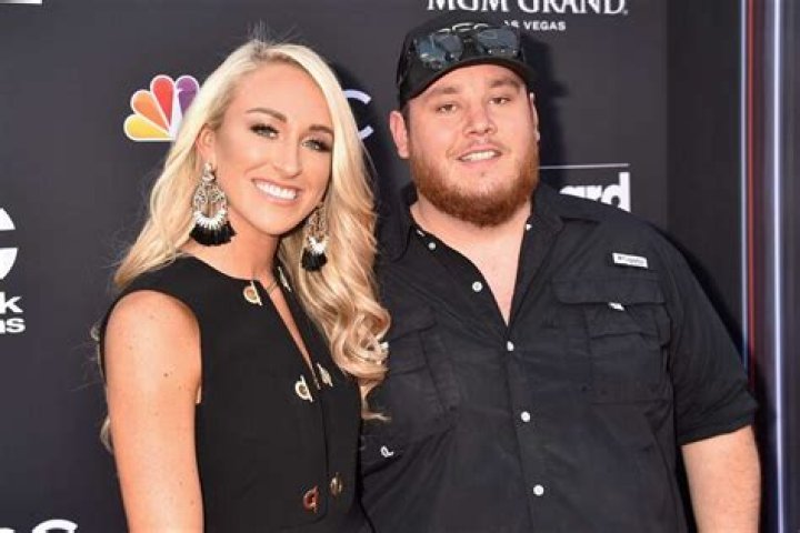 Nicole Hocking Wikipedia, Biography, Age, Height, Luke Combs Wife Instagram