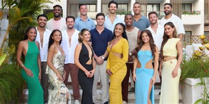 Robert Graham & Sarah Herron Hit The Fantasy Suite On 'Bachelor in Paradise' & It's Pretty Disastrou