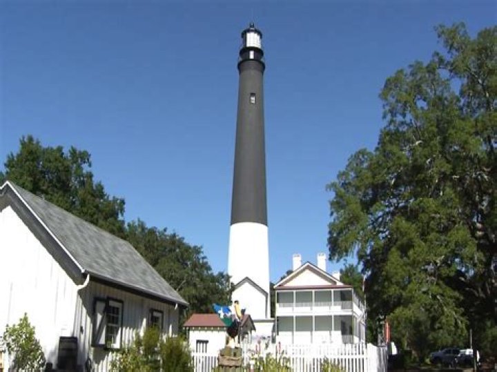 Slaves and a Dead Mother Haunt the Pensacola Lighthouse in Classic 'Ghost Hunters' Episode