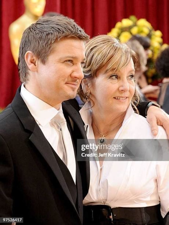 Valerie Cearley Age: Meet Actor Jeremy Renner Mom