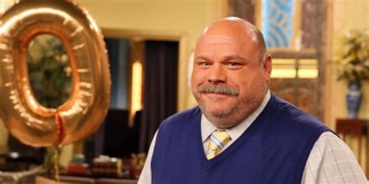 What is American actor Kevin Chamberlin doing post Disney-show Jessie?