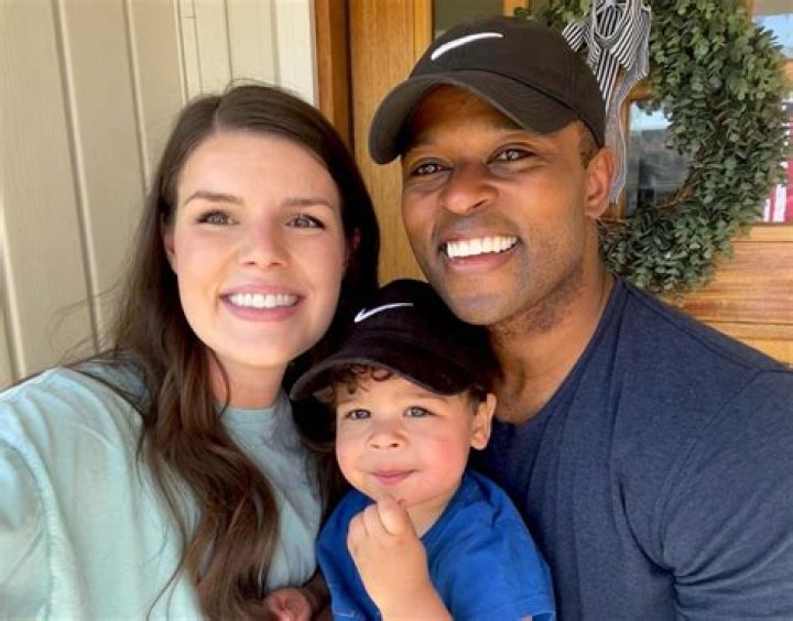 Who is Elizabeth Cameron Daniel Camerons wife? EXPLORE Her Wiki, Bio, Age, Height, Nationality, F ·